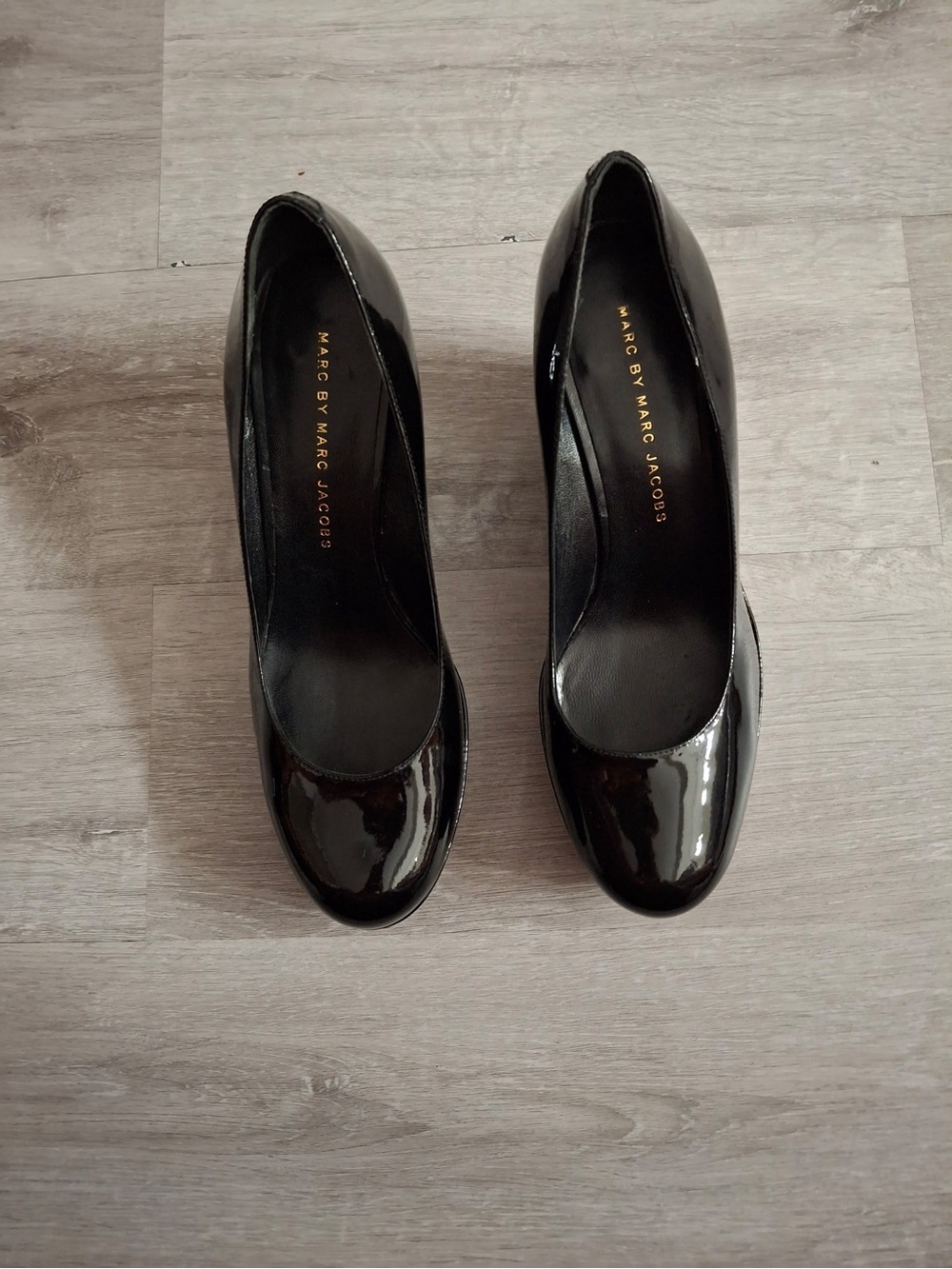 Marc by Marc Jacobs Black Patent Round-Toe Pumps size 7.5